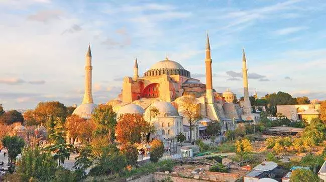 Ayasofya’yı Kim Yaptı? Ayasofya Tarihi, Önemi ve Mimari Güzellikleri 6 021220181820202787099 2