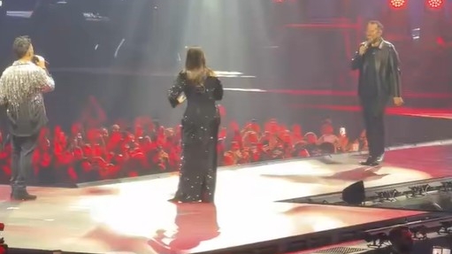 Tarkan aynı sahnede kimlerle yer aldı?