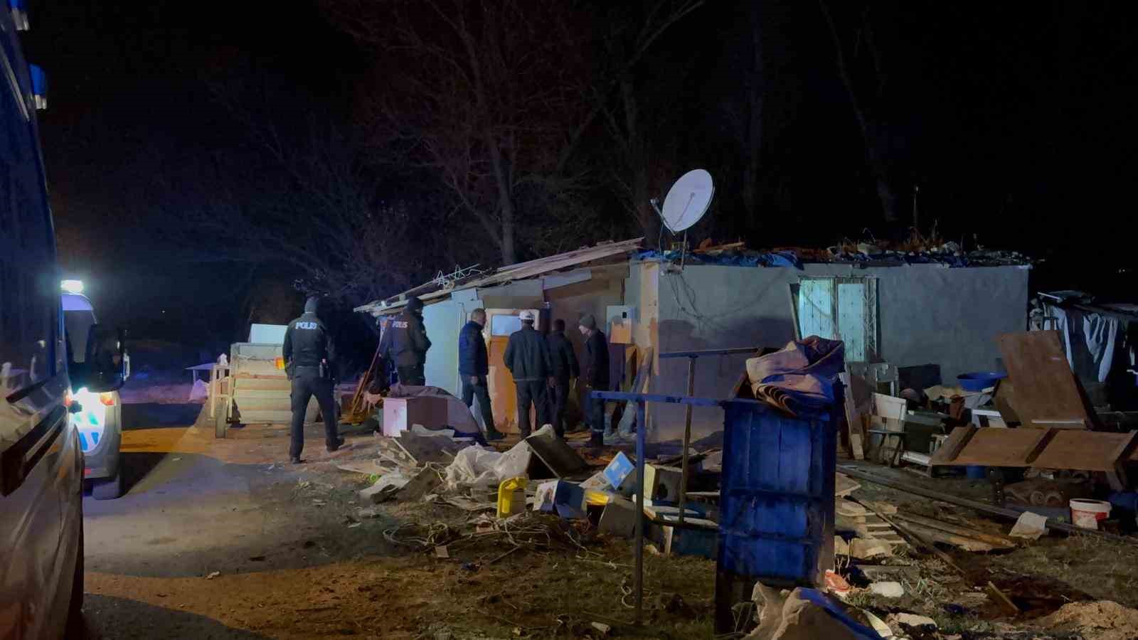 1 hafta once tanistigi arkadasi tarafindan silahla vuruldu 1 yarali 4