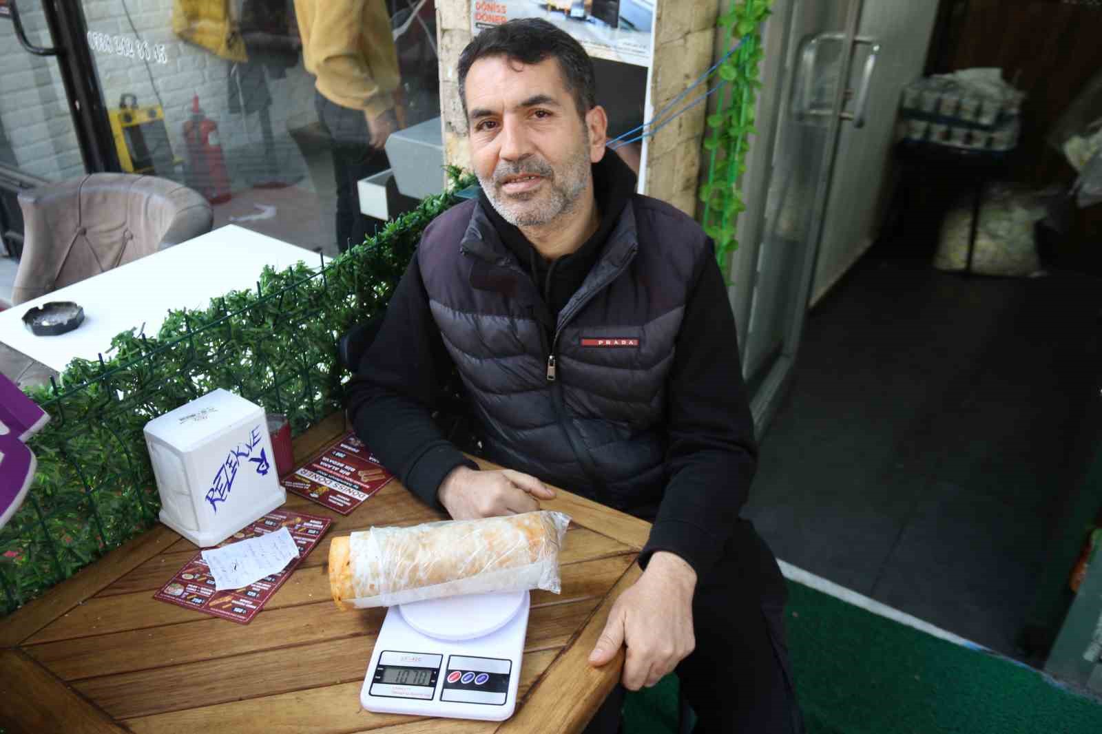 1 kiloluk tavuk dürümü 150 TL’ye satan esnaf taleplere yetişemiyor 5 1 kiloluk tavuk durumu 150 tlye satan esnaf taleplere yetisemiyor 1 DJQj7ImR