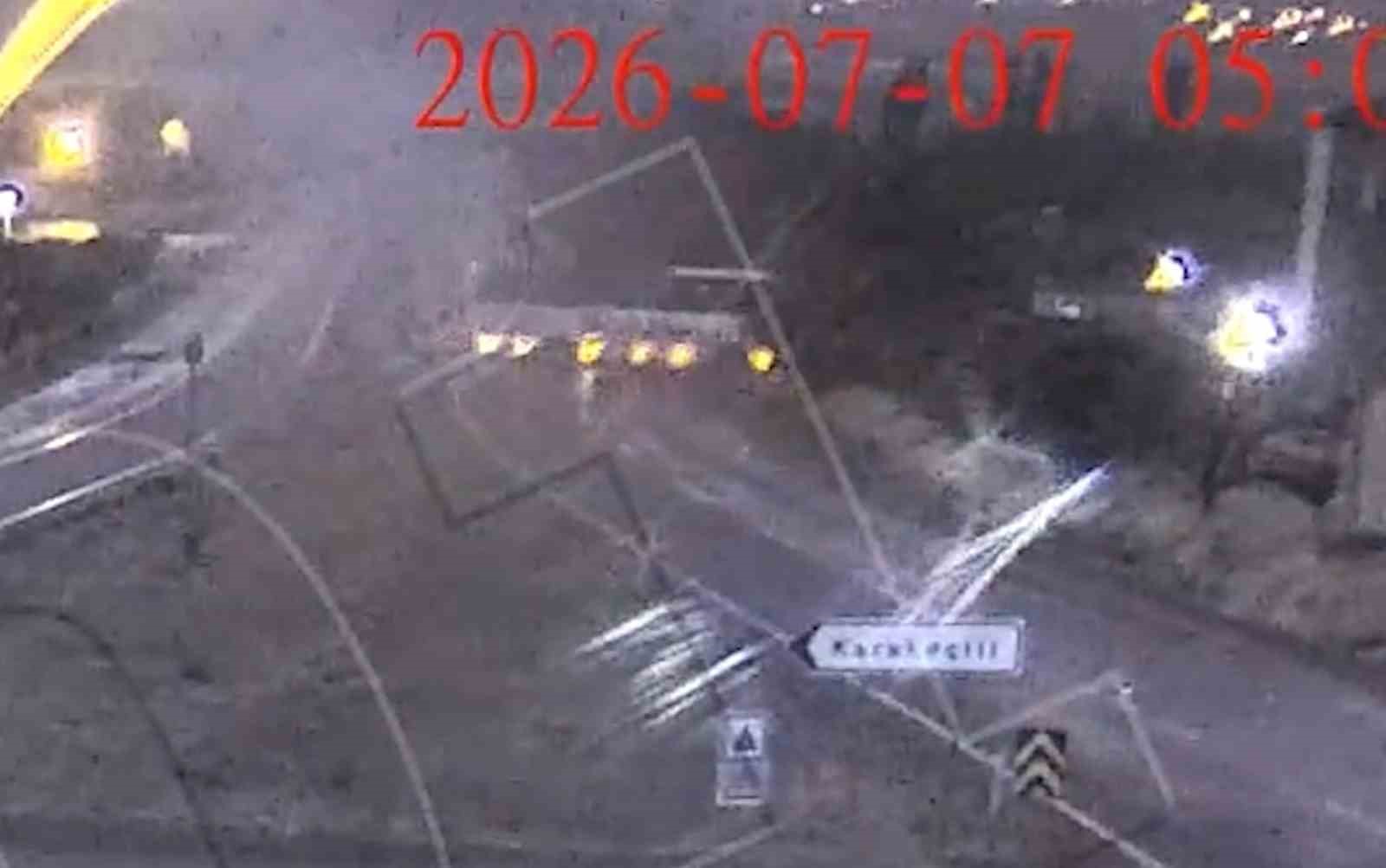 1 kisinin oldugu 40 kisinin yaralandigi otobus kazasi kamerada 0 sffHrBId