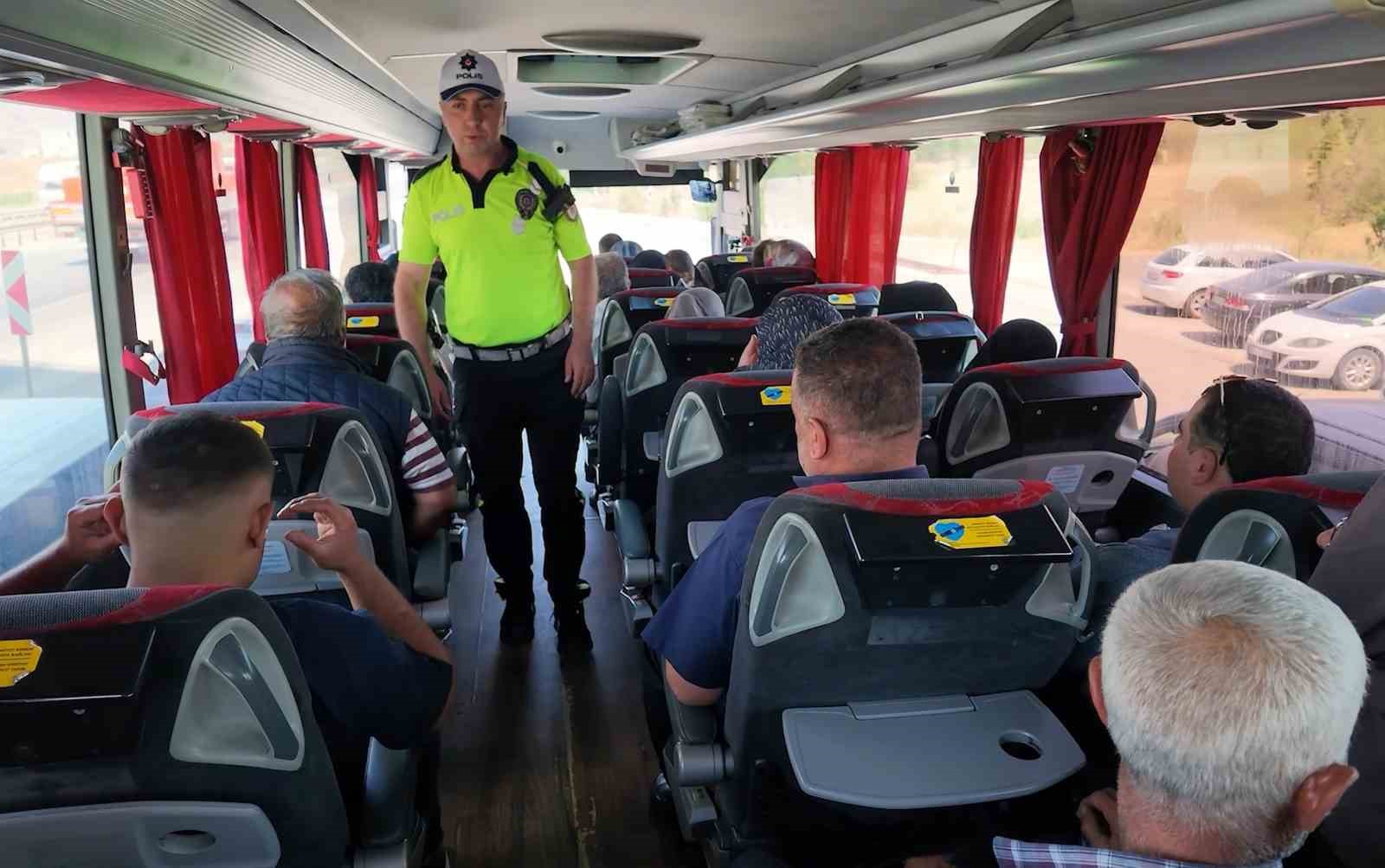 1 kisinin oldugu 40 kisinin yaralandigi otobus kazasi kamerada 2 lqPY2qDP