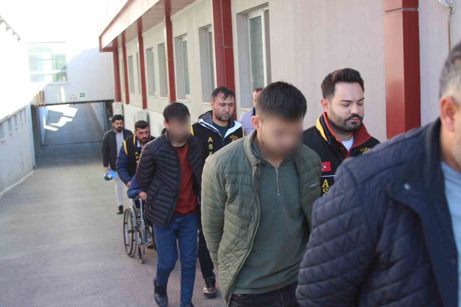 1 kisinin oldugu kavganin akrabalar arasinda elci olma yuzunden ciktigi ortaya cikti 2 EKgpC8Ph