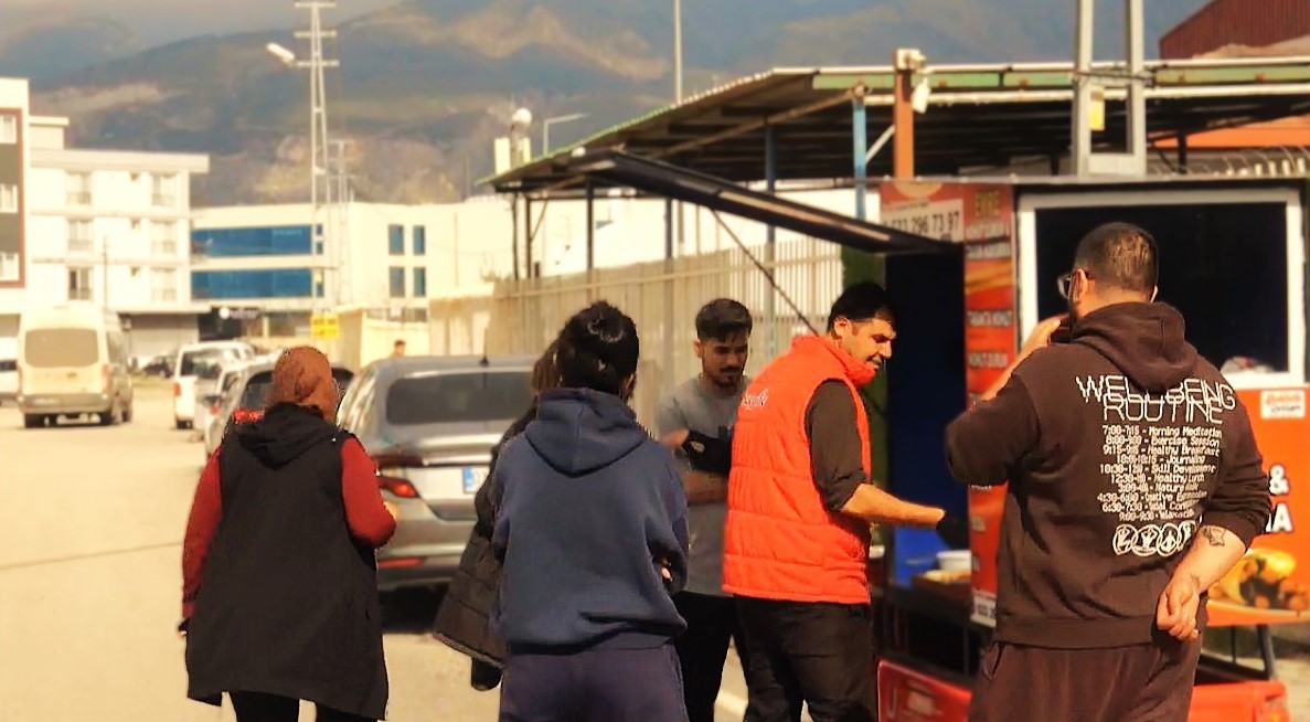 1 metrekarelik ekmek teknesiyle nohut durum lezzetini vatandasin ayagina goturuyor 3 tU5SYXsM