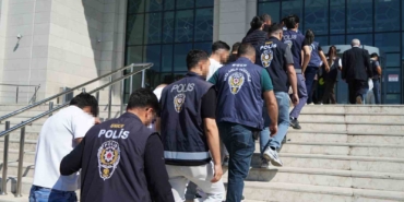 1-milyar-250-milyon-liralik-yasa-disi-bahis-trafigine-operasyon-8-gozalti-dlbtzsBb.jpg