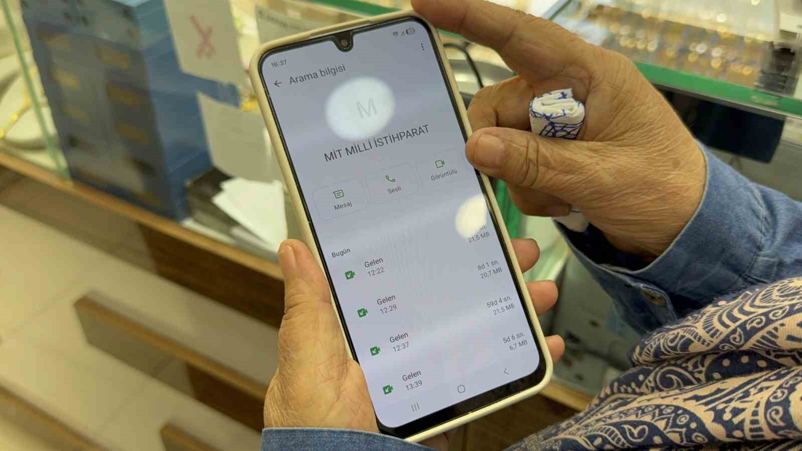 1 milyon 300 bin lira dolandırılmaktan kuyumcunun dikkati sayesinde kurtuldu 6 1 milyon 300 bin lira dolandirilmaktan kuyumcunun dikkati sayesinde kurtuldu 2 vLZ9Xnfq
