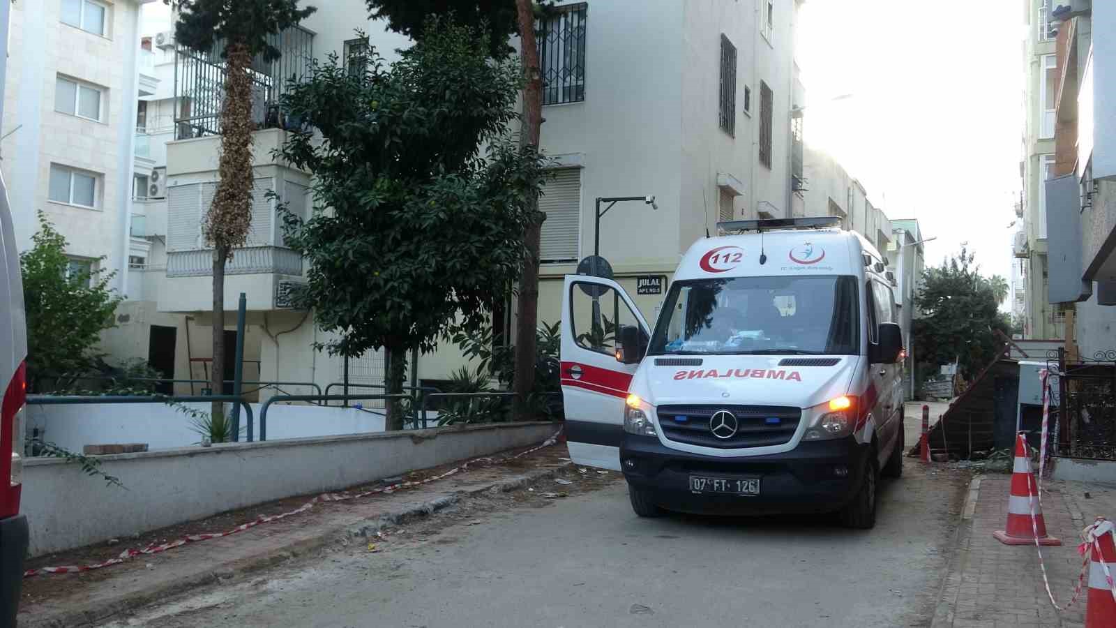 1 saat yanindan ayrildi geri dondugunde yasli adami olu olarak buldu 0 f87mOhyG