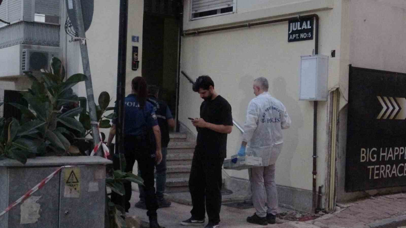 1 saat yanindan ayrildi geri dondugunde yasli adami olu olarak buldu 3 5rePwsfR