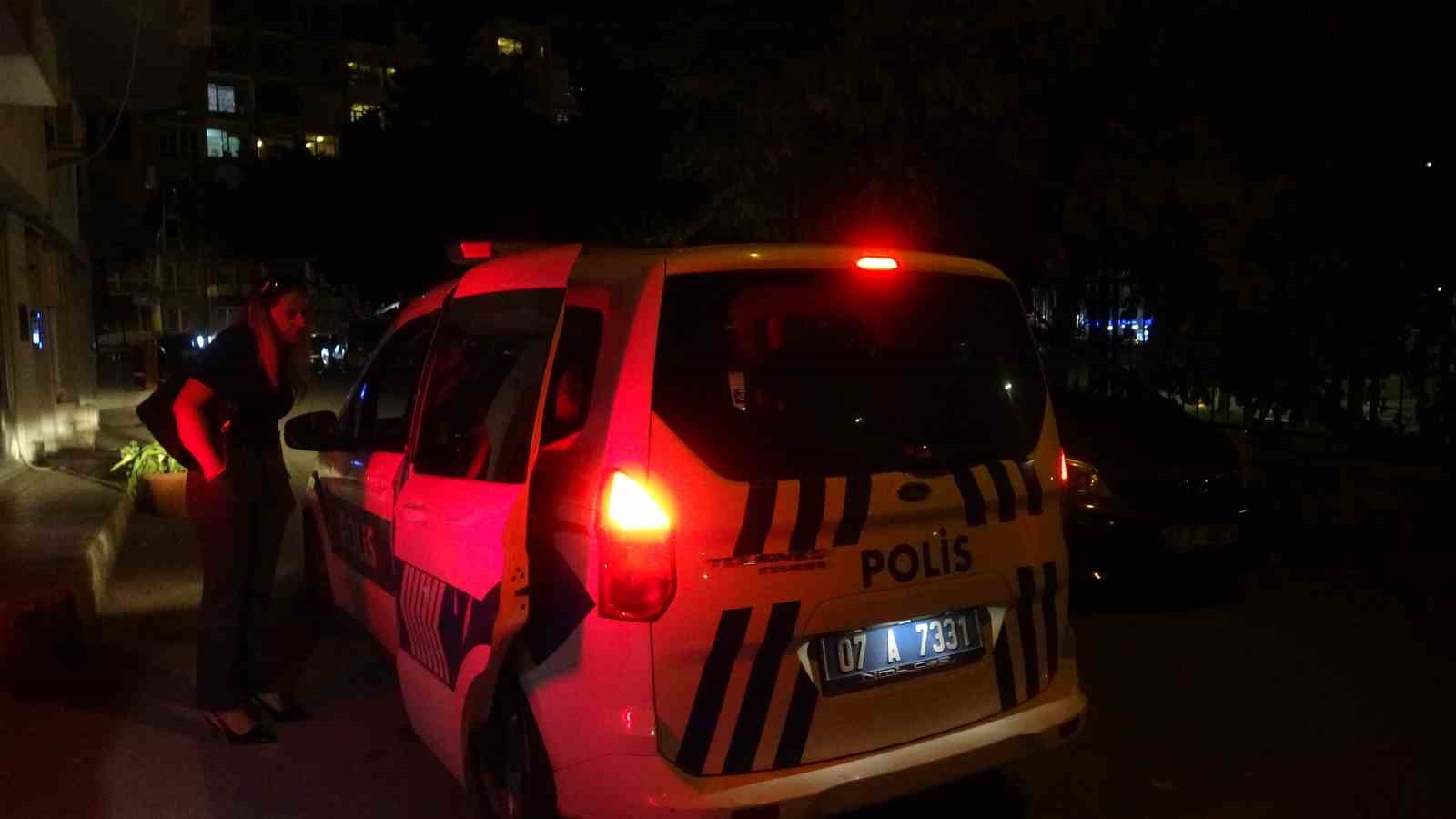 1 saat yanindan ayrildi geri dondugunde yasli adami olu olarak buldu 5 QeKtKKQN
