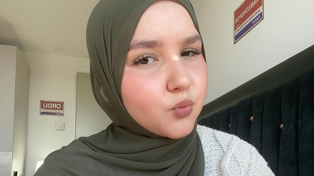 Vera Çelik hangi siyasi görüşleri savunuyor?