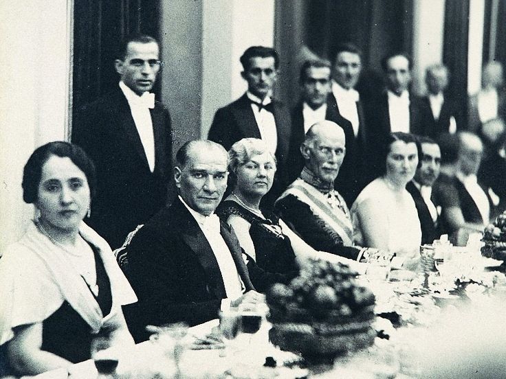 Mustafa Kemal Atatürk’ü, ebediyete uğurladığımız günün yıl dönümünde, derin bir saygı, minnet ve özlemle anıyoruz.