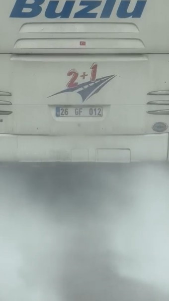 10 kisinin hayatini kaybettigi kazaya karisan firmanin bir baska otobusu ayni guzergahta hiz yaparken 3BIjNuwb