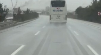 10-kisinin-hayatini-kaybettigi-kazaya-karisan-firmanin-bir-baska-otobusu-ayni-guzergahta-hiz-yaparken-6qeuWl1L.jpg