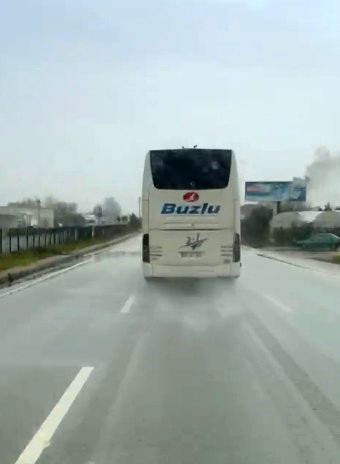 10 kisinin oldugu kazaya karisan otobus firmasina ait baska bir otobuse ayni guzergahta asiri