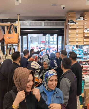 10-liraya-ayakkabi-canta-kiyafet-satildigini-duyan-kostu-w1rTx7w7.jpg
