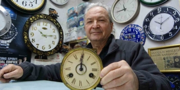 10-metrekare-dukkanda-40-yildir-zamana-ince-ayar-veriyor-eGCin9AM.jpg