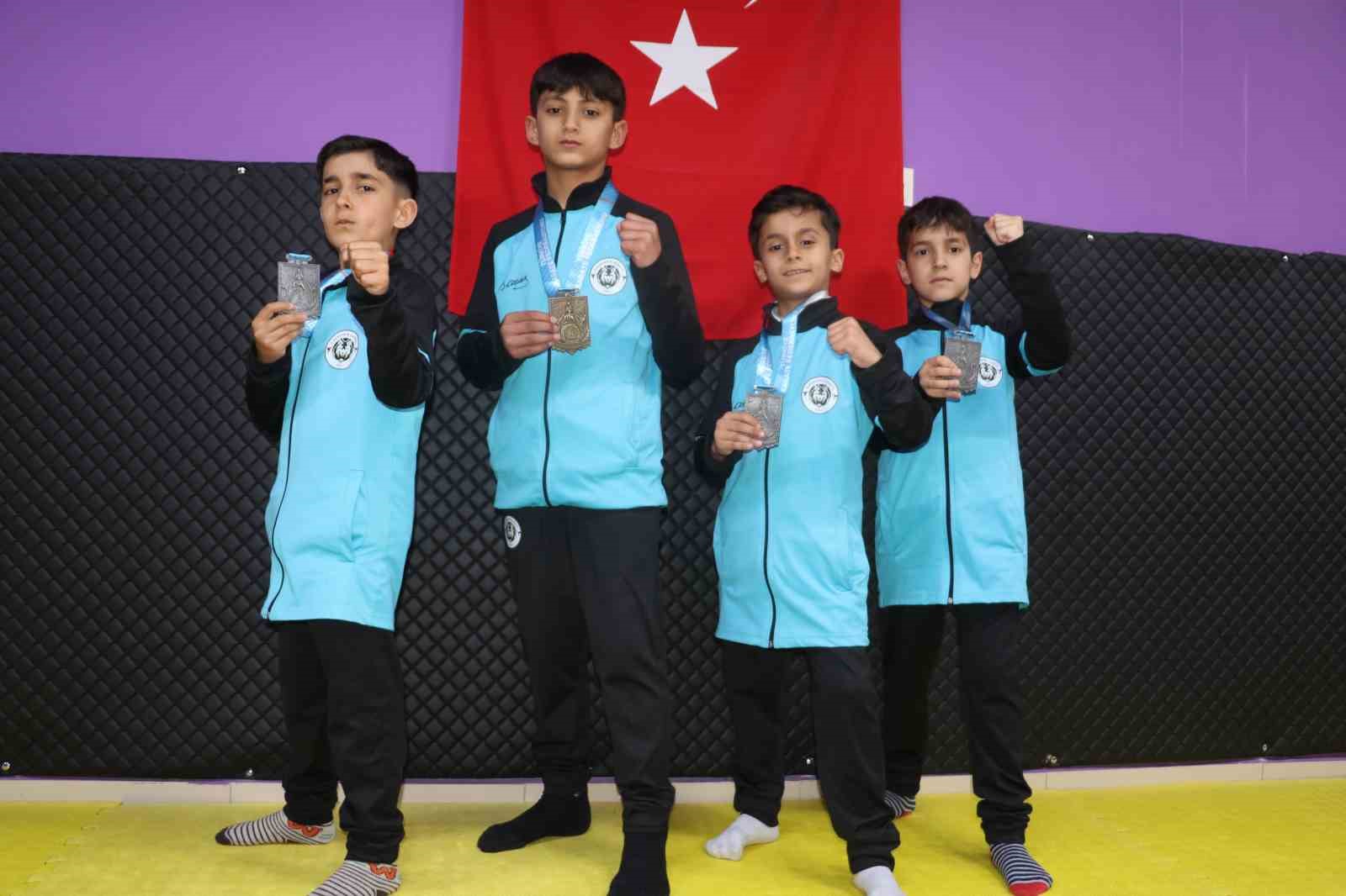 10 yasindaki karateciden 20 madalyalik buyuk basari 3 3qQ5yzRt