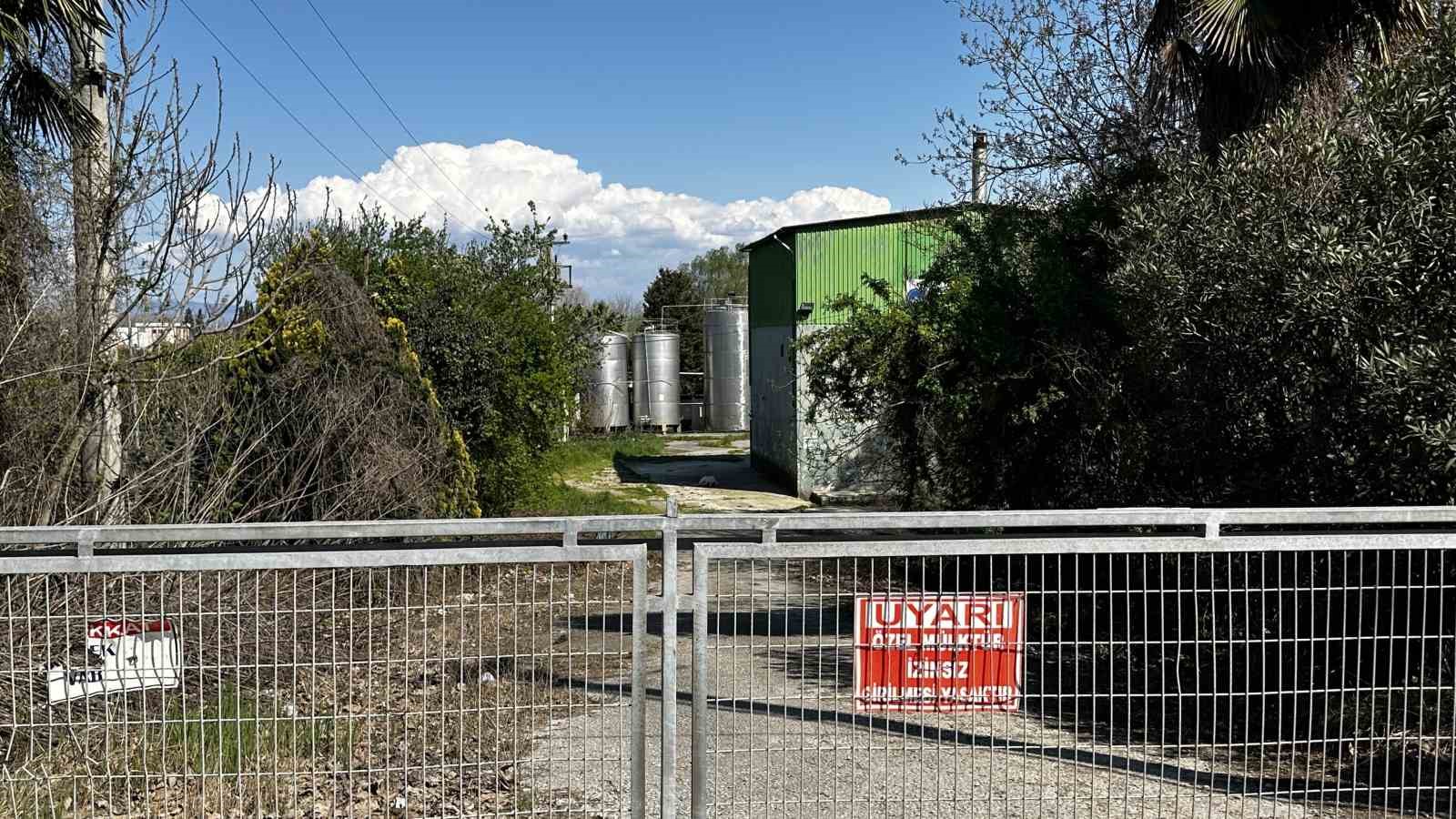 10 yıldır ödenmeyen süt paraları için fabrika önünde toplandılar 5 10 yildir odenmeyen sut paralari icin fabrika onunde toplandilar 1 MLqjNbev