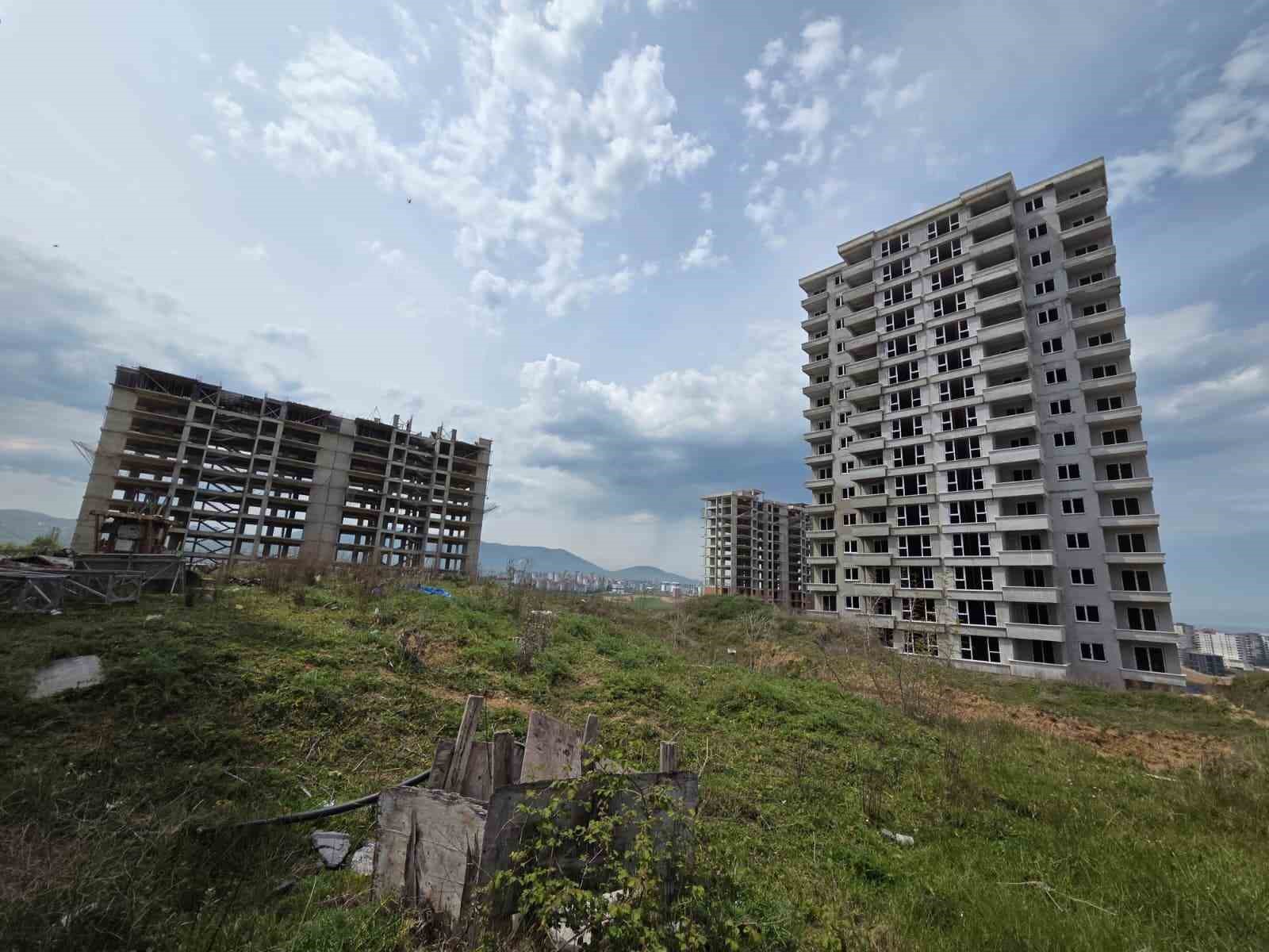 10 yildir tamamlanamayan 543 dairelik sitede karadeniz fikrasi gibi durum tapu var bina yok VjTPOw12