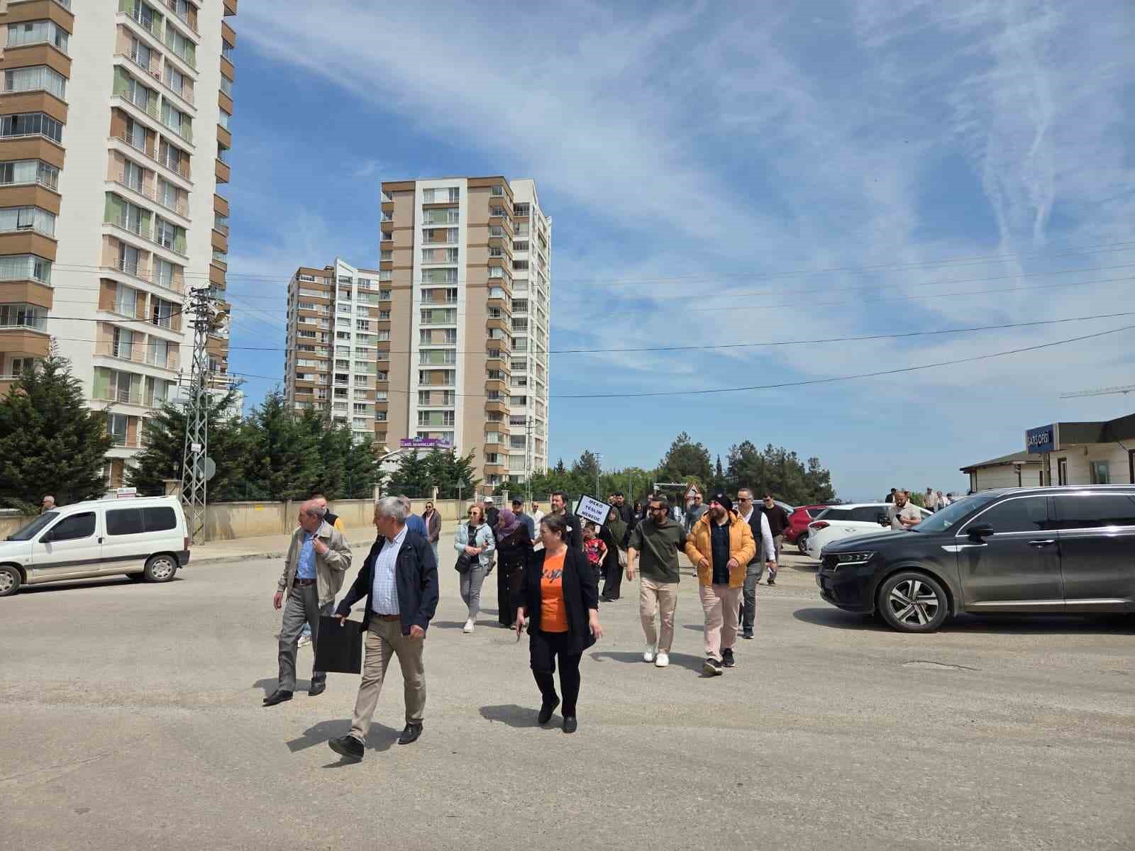 10 yildir tamamlanamayan 543 dairelik sitede karadeniz fikrasi gibi durum tapu var bina yok W9QjK1nK