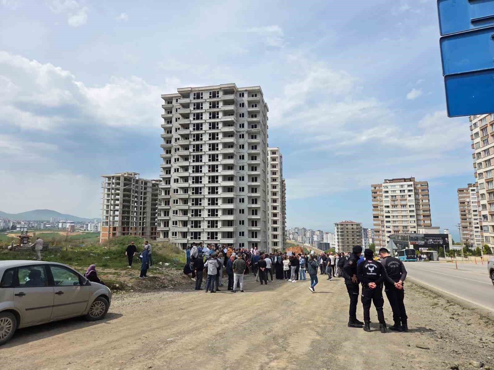 10 yildir tamamlanamayan 543 dairelik sitede karadeniz fikrasi gibi durum tapu var bina yok XOyIJn99