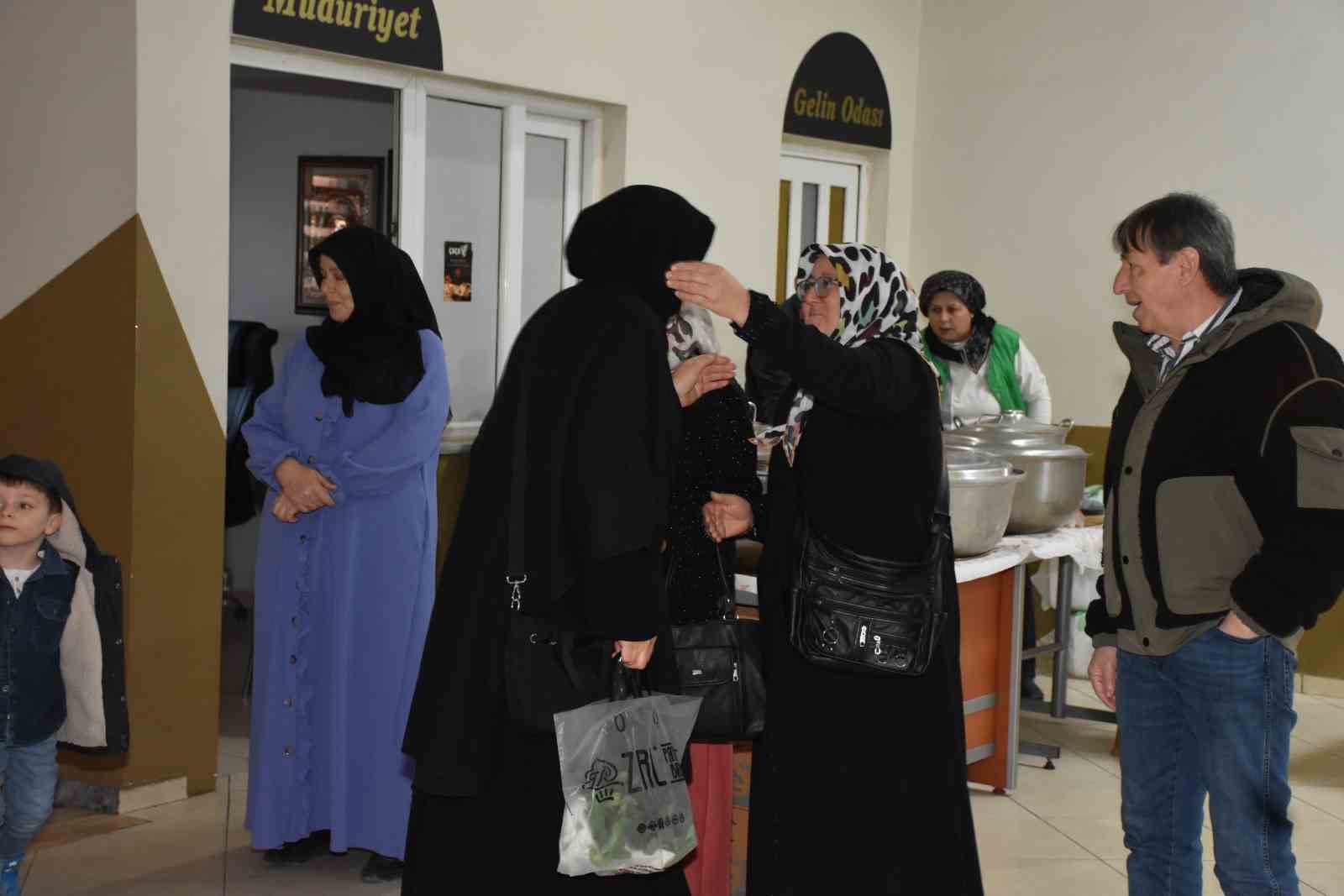 10 yillik akraba iftari gelenegi 500 kisilik katilimla gerceklesti 0 MTe5UIHP