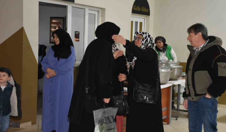 10-yillik-akraba-iftari-gelenegi-500-kisilik-katilimla-gerceklesti-ZclxytgW.jpg