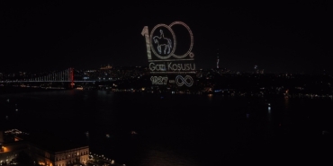 100-gazi-kosusu-resepsiyonunda-gokyuzunde-gorsel-solen-9UkIi5NA.jpg