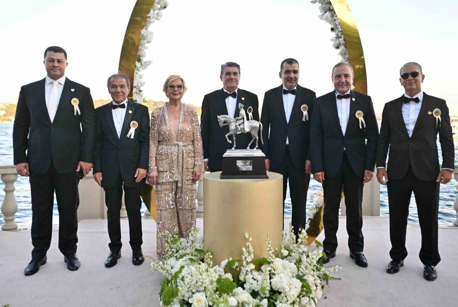 100 gazi kosusu resepsiyonunda gorkemli kutlama 2 yeKOscup