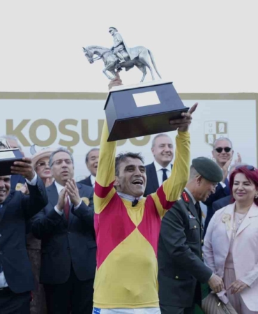 100-gazi-kosusunda-oduller-sahiplerini-buldu-KLMry4nE.jpg
