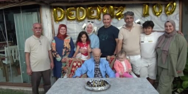 100-yasina-giren-ali-dedeye-dogum-gunu-surprizi-JHO7XvdM.jpg