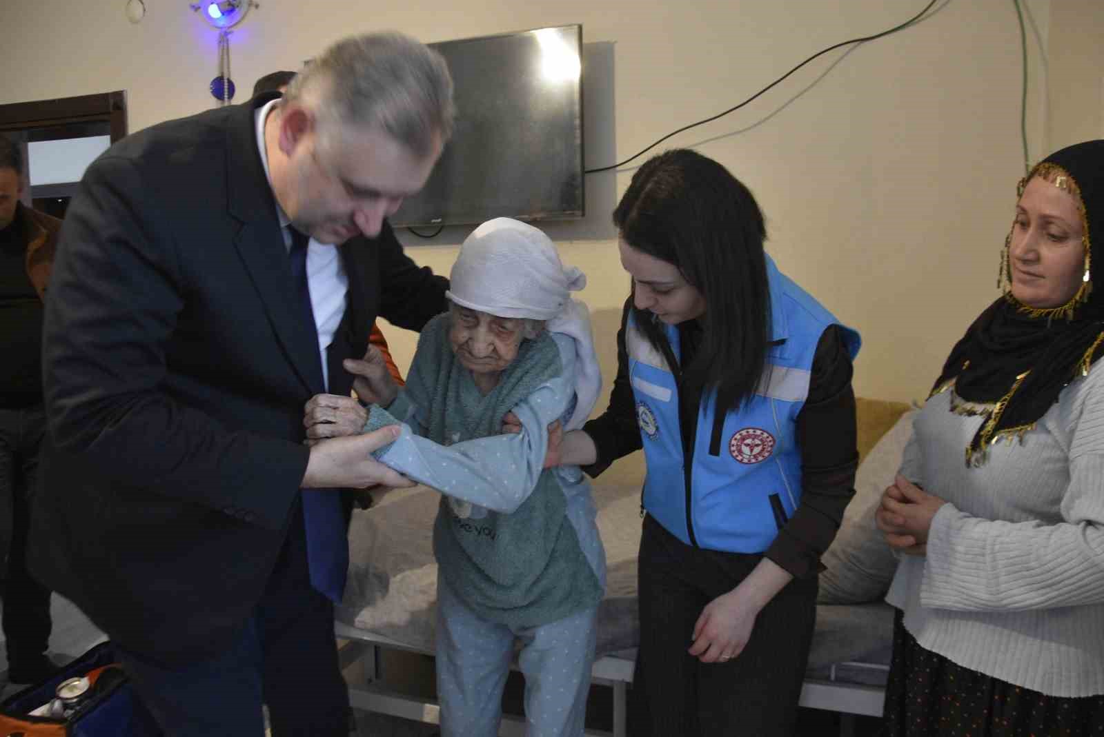 101 yasindaki hastaya evde ozel bakim 3 WinVfYUC