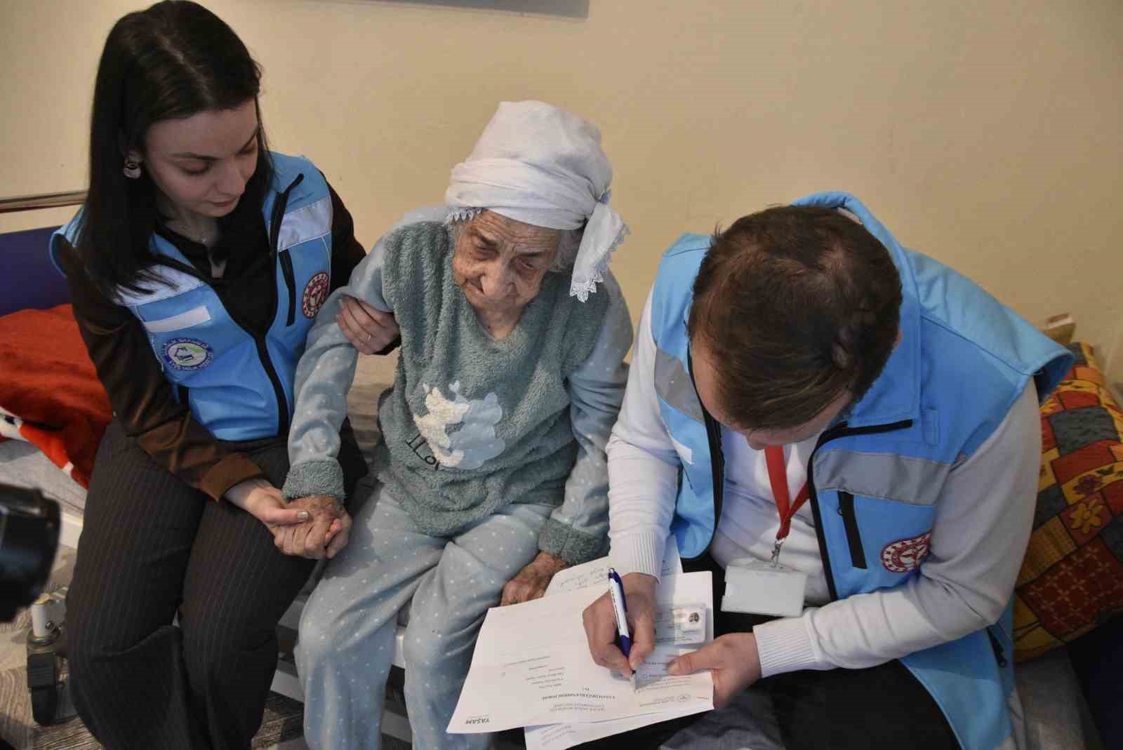 101 yasindaki hastaya evde ozel bakim 9 T4unrB4D