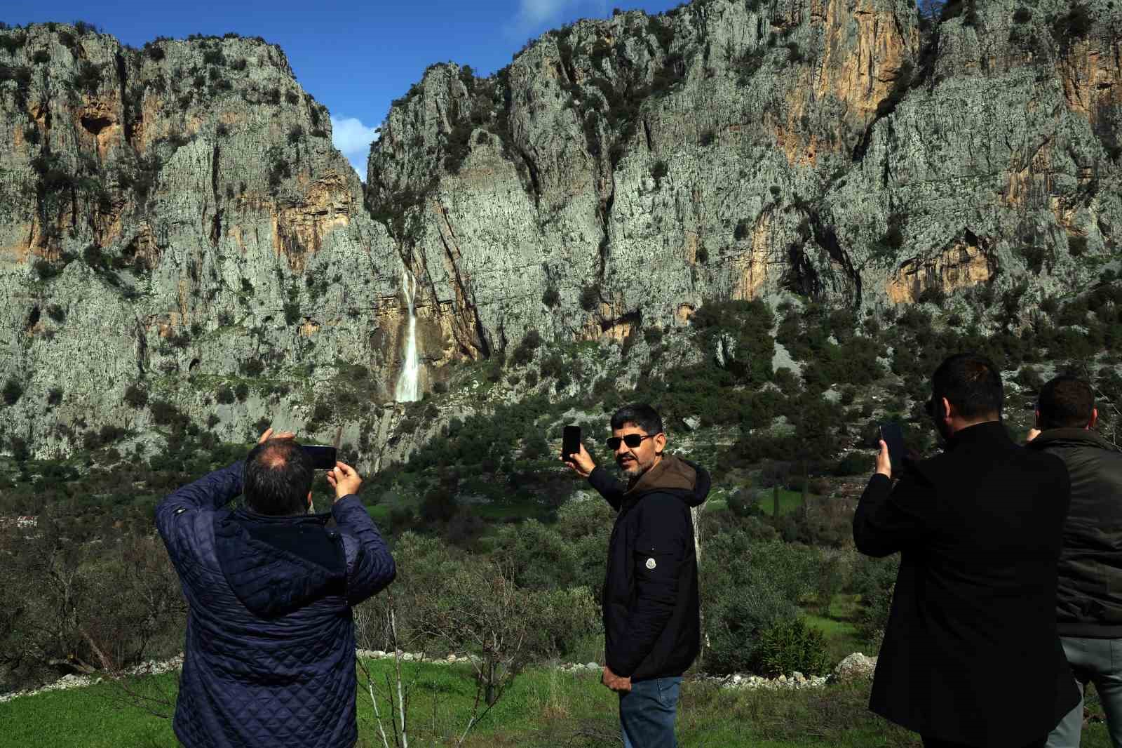 104 metrelik su uckun selalesi dogaseverlerin yeni gozdesi 0 I3v7MlHP