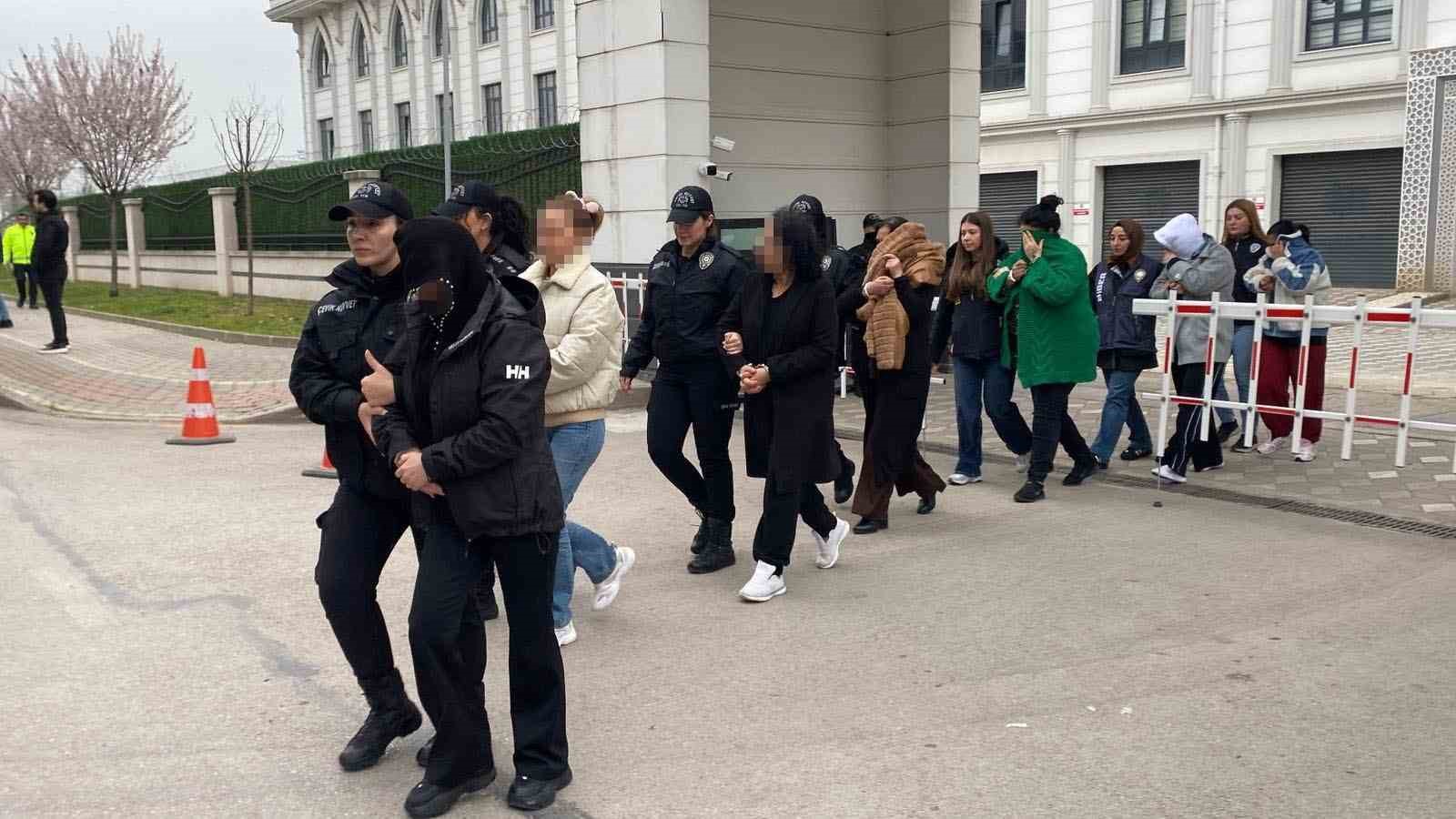 105 milyon liralık dolandırıcılık operasyonunda 18 şüpheli tutuklandı 8 105 milyon liralik dolandiricilik operasyonunda 18 supheli tutuklandi 4 rNldTIhe