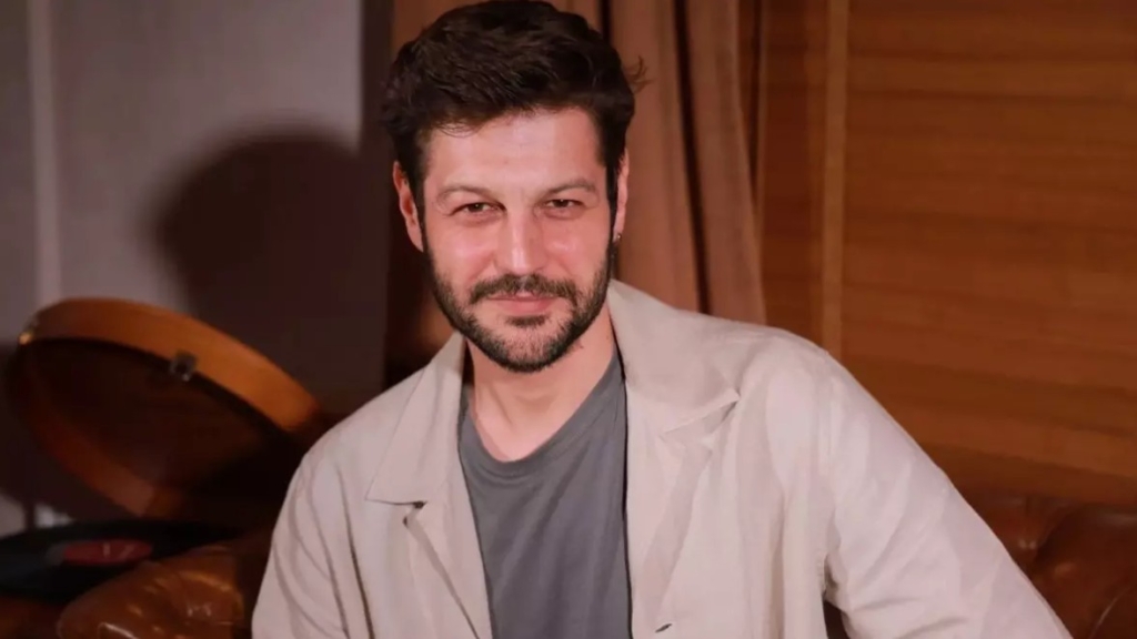 Serhat Teoman Veliaht Dizisinde Hangi Karakteri Oynuyor?