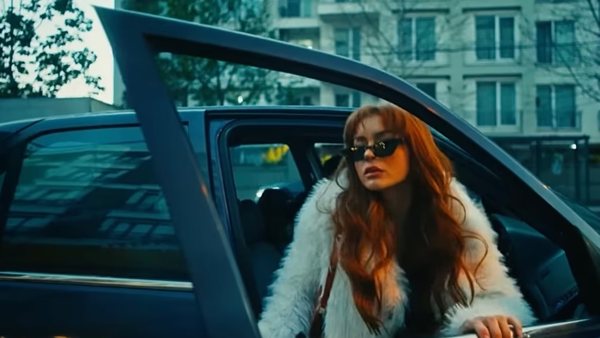 HBO Max’te Yayınlanan Jasmine Dizisi Gündemi Karıştırdı: Müstehcenlik Soruşturması ve Protestolar Peş Peşe Geldi 5 Jasmine Dizisi Neyi Anlatıyor?