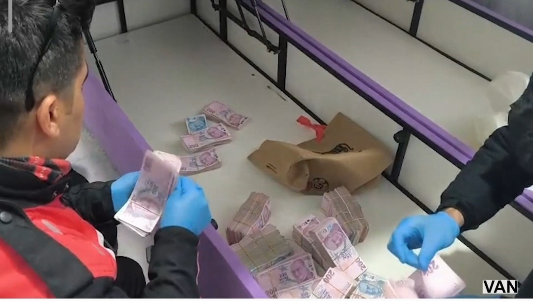 11 ilde es zamanli narkokapan van uyusturucu operasyonu 78 gozalti 8 CgcNbUUT