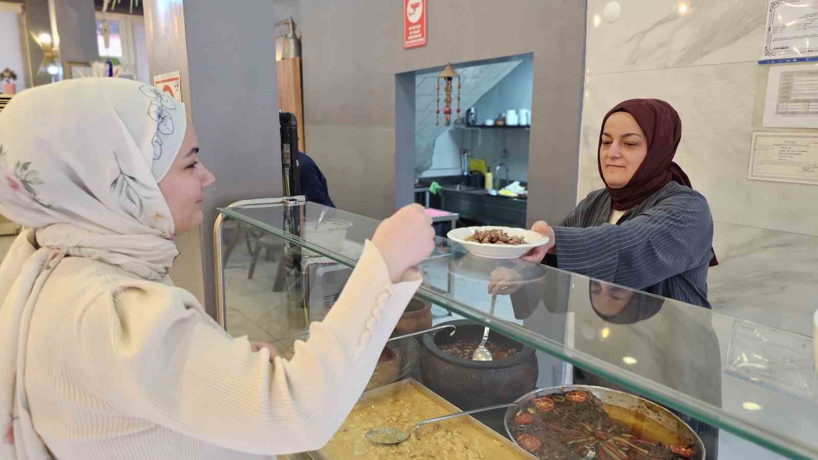 11 kadina istihdam sagladi iki cocuga annelik yapti 5