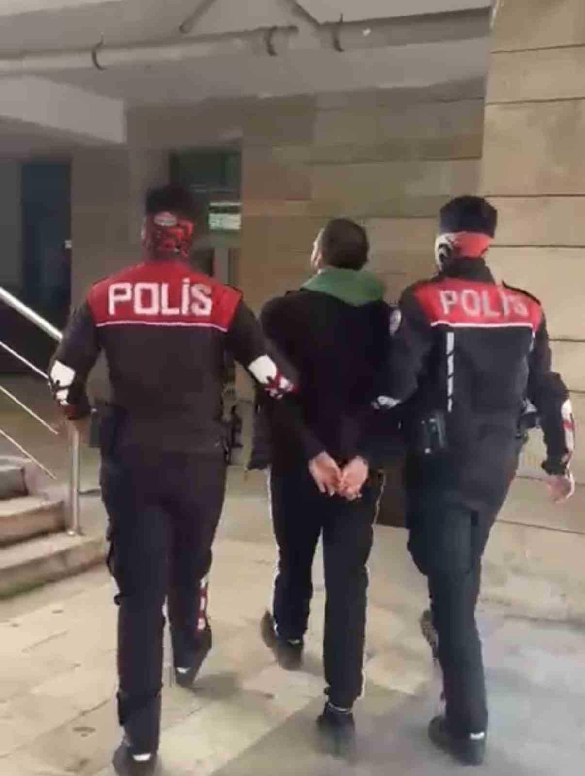11 yıl 4 ay hapis cezası bulunan hırsızlık hükümlüsü yakalandı 5 11 yil 4 ay hapis cezasi bulunan hirsizlik hukumlusu yakalandi 1 WiYALEuL