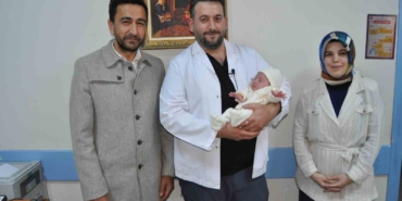 11-yildir-hasret-ceken-cift-abdominal-serklaj-ameliyatinin-ardindan-bebeklerine-kavustu-jcJK8muX.jpg