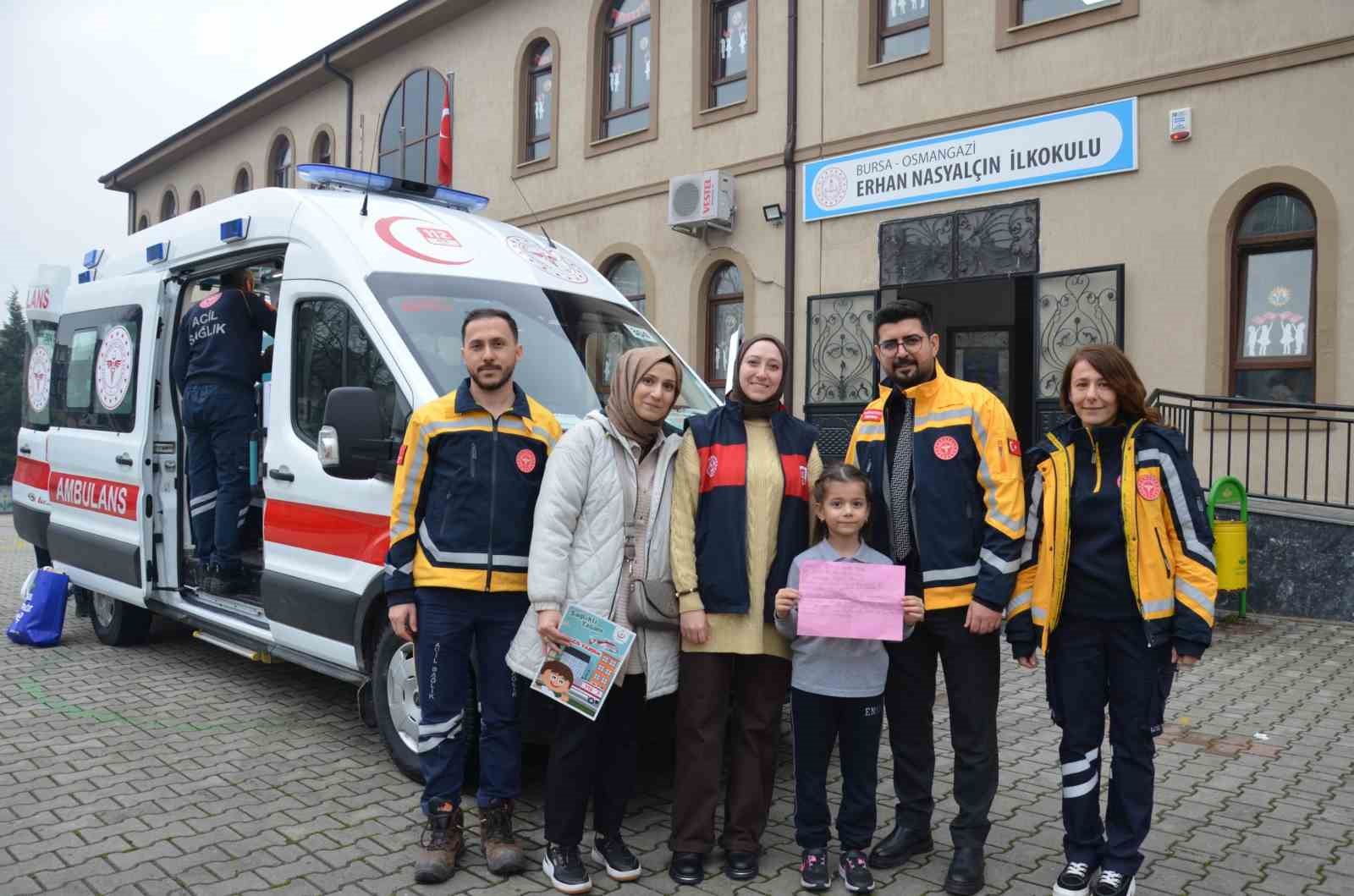 112den minik yagmur ve arkadaslarina karne hediyesi 1 WH2CIzGP