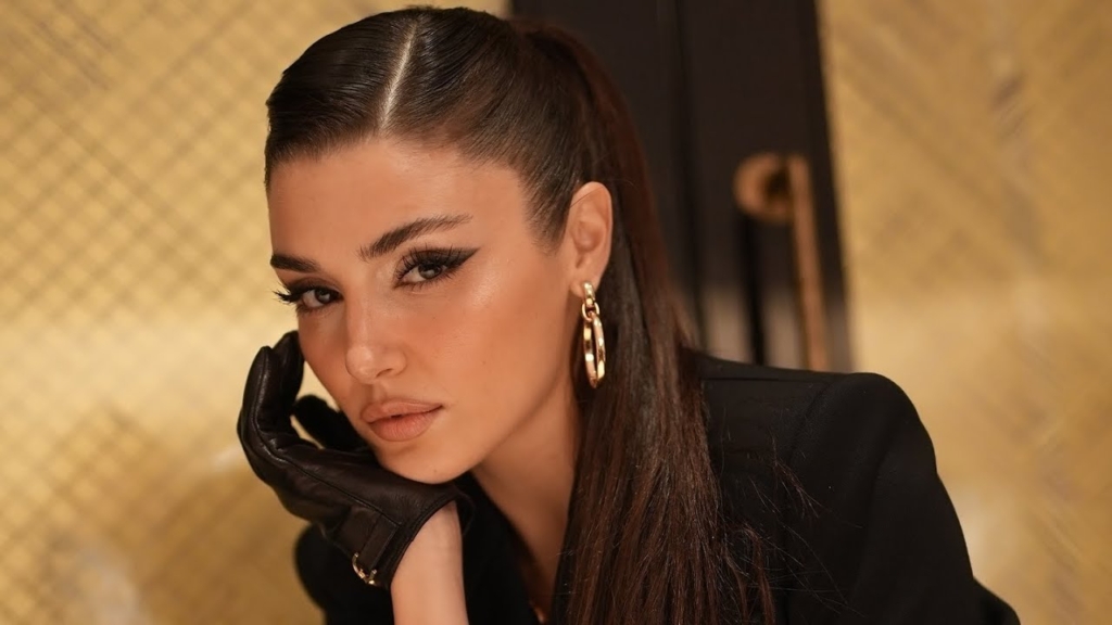 Hande Erçel’e dünya çapında büyük onur!