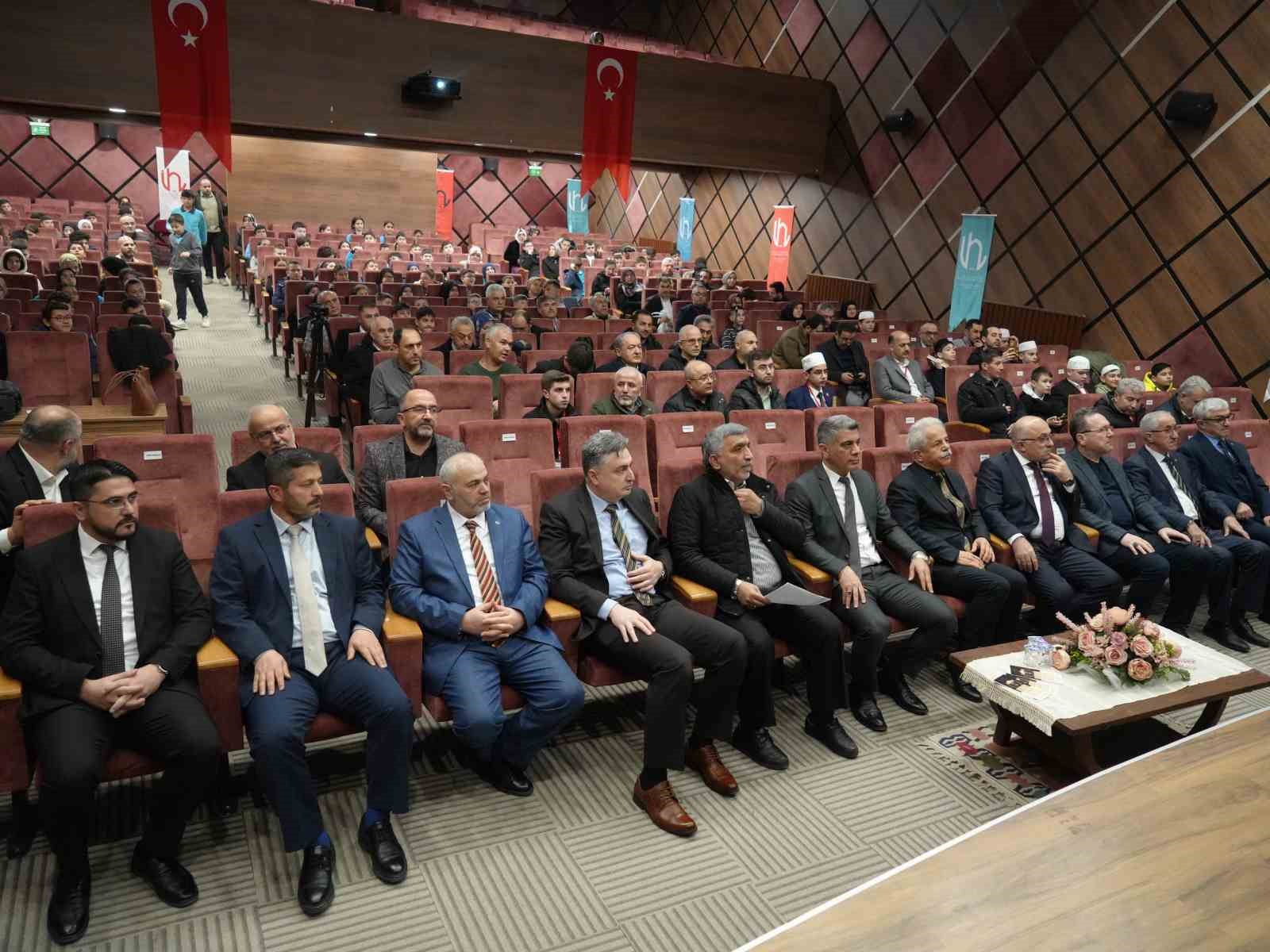 12 farklı ildeki öğrenciler Kur’an-ı Kerim’i en güzel okuyabilmek için yarıştı 10 12 farkli ildeki ogrenciler kuran i kerimi en guzel okuyabilmek icin yaristi 6 UEkzizsn
