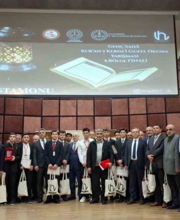 12-farkli-ildeki-ogrenciler-kuran-i-kerimi-en-guzel-okuyabilmek-icin-yaristi-7cjWxD9x.jpg
