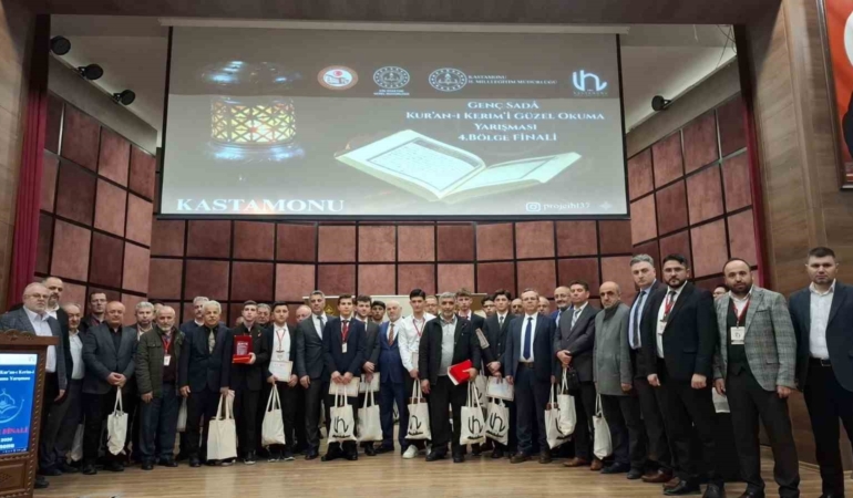 12-farkli-ildeki-ogrenciler-kuran-i-kerimi-en-guzel-okuyabilmek-icin-yaristi-7cjWxD9x.jpg