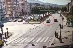 Otomobili alev alev yanan adam, "Cana geleceğine mala gelsin" diyerek kendini teselli etti 1 thumbnail