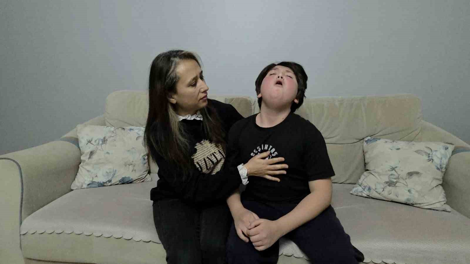 12 yasindaki cocuk 8 yildir oksuruyor 0 De2fADuT