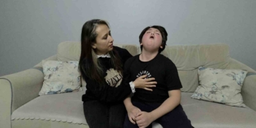 12-yasindaki-cocuk-8-yildir-oksuruyor-1AYIBJbR.jpg
