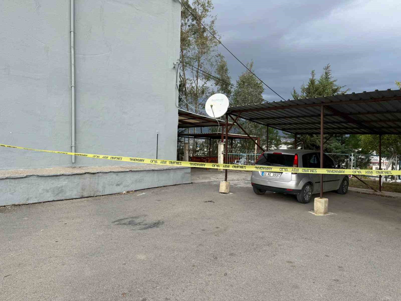 12 yasindaki ogrenci okul mudurunu vurdu o anlar kamerada 3 yP2mSbXh